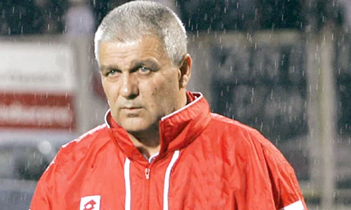 Florin Marin, antrenorul Timişoarei, i a bătut pe roş albaştri în ultimele întâlniri din campionat jpeg