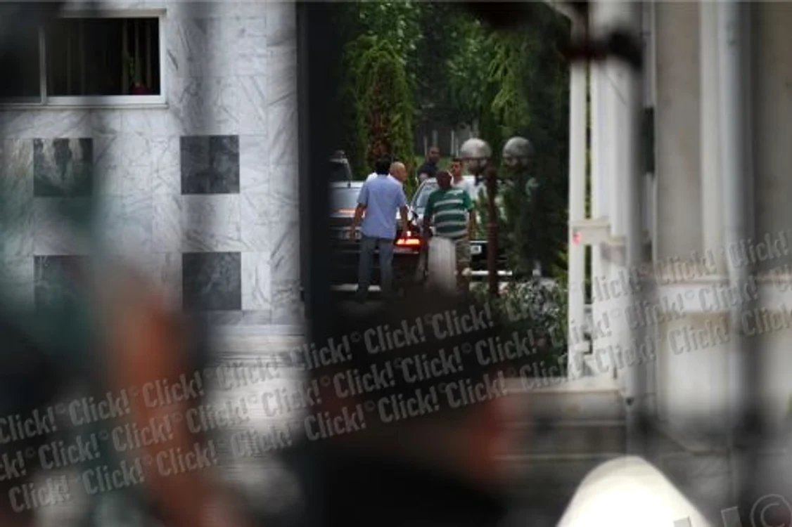 Agitaţie la vila din Pipera a lui Becali