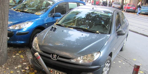 Peugeotul a fost parcat în Piaţa Sfântu Gheorghe
