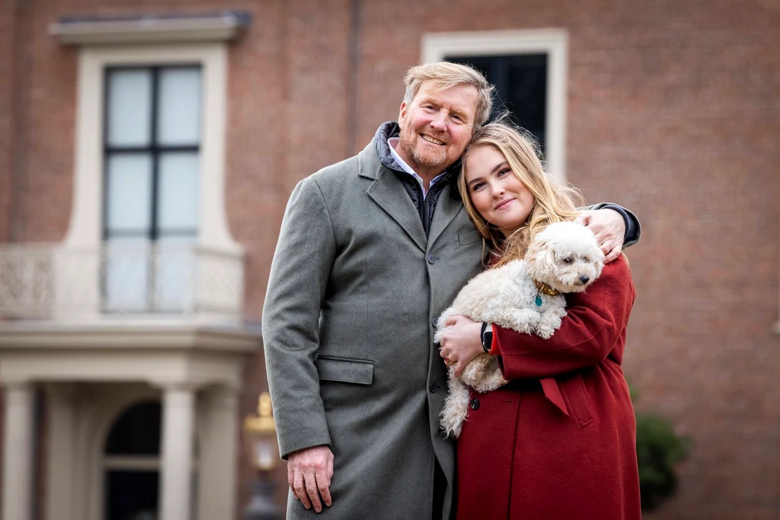 Prințesa Amalia și Regele Willem al Țărilor de Jos. FOTO: Profimedia