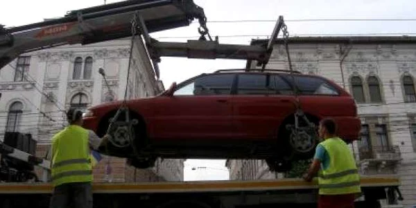 Se reia ridicare maşinilor. FOTO: Arhivă