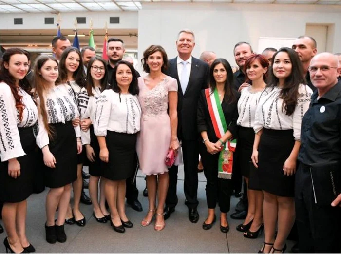 Una dintre ținutele purtate de Carmen Iohannis în cadrul vizitei oficiale din Italia 