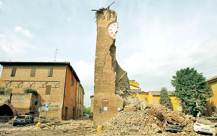 Un turn din  Finale Emilia  a fost sfărâmat de  undele seismice