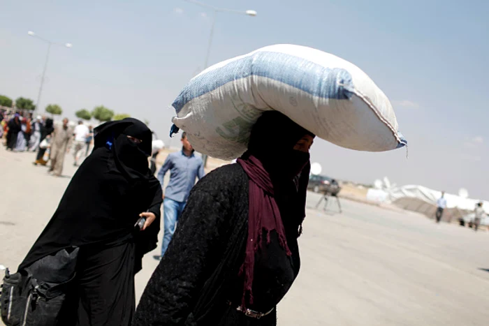 
    Siriencele au sfidat moartea pentru a arăta cum trăiesc într-un oraș dominat de ISISFoto: Getty  