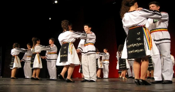 Mureşenii sunt aşteptaţi la spectacol foto Arhivă