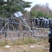 soldati granita polonia belarus migranti foto Leonid Shcheglov / BELTA / AFP