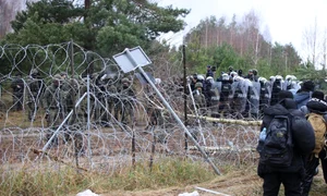 soldati granita polonia belarus migranti foto Leonid Shcheglov / BELTA / AFP