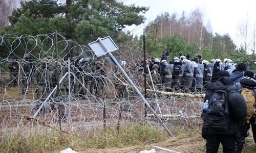 soldati granita polonia belarus migranti foto Leonid Shcheglov / BELTA / AFP