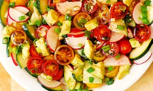 Salata de rosii cherry cu avocado si ridichi jpeg