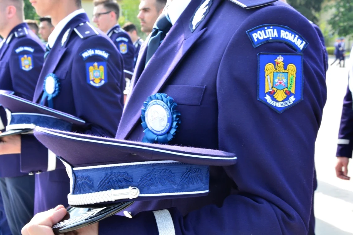 Poliţiştii care şi-au dorit să intre în corpul ofiţerilor şi au sesizat nereguli în organizarea şi derularea concursurilor vor să meargă în instanţă FOTO: Facebook/Poliţia Română
