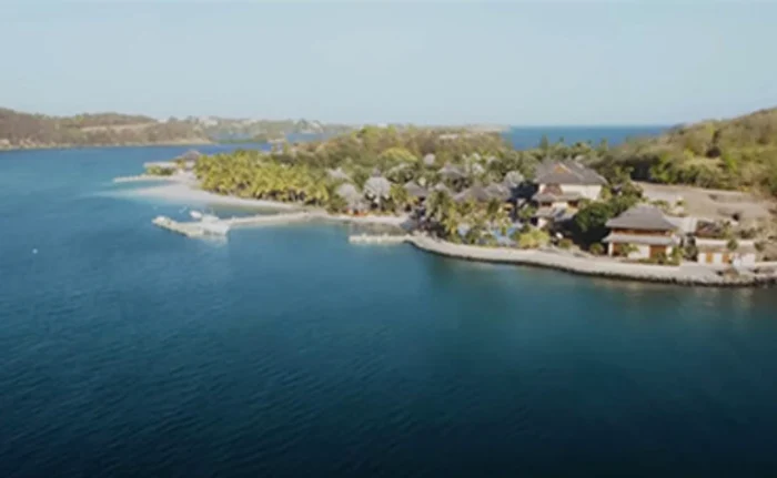 
    Melinda a fugit pe Insula Calivigny din Marea Caraibilor  