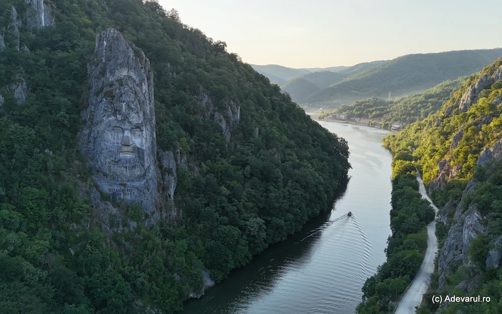 România, ironizată și simpatizată în Balcani: „Vampiri. Urși peste tot. Le place să bârfească la muncă și îi numeam Securitatea”