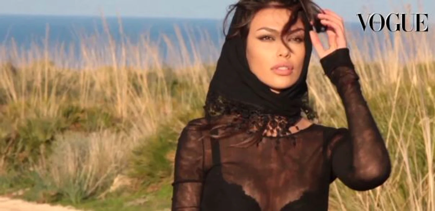 
    Mădălina Ghenea, în VOGUE  