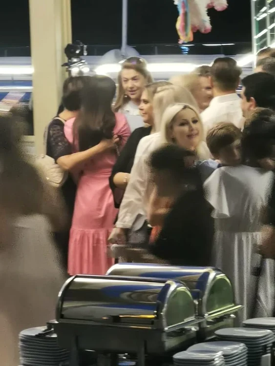 Alexia Eram, stând de vorbă cu Mihaela Geoană 