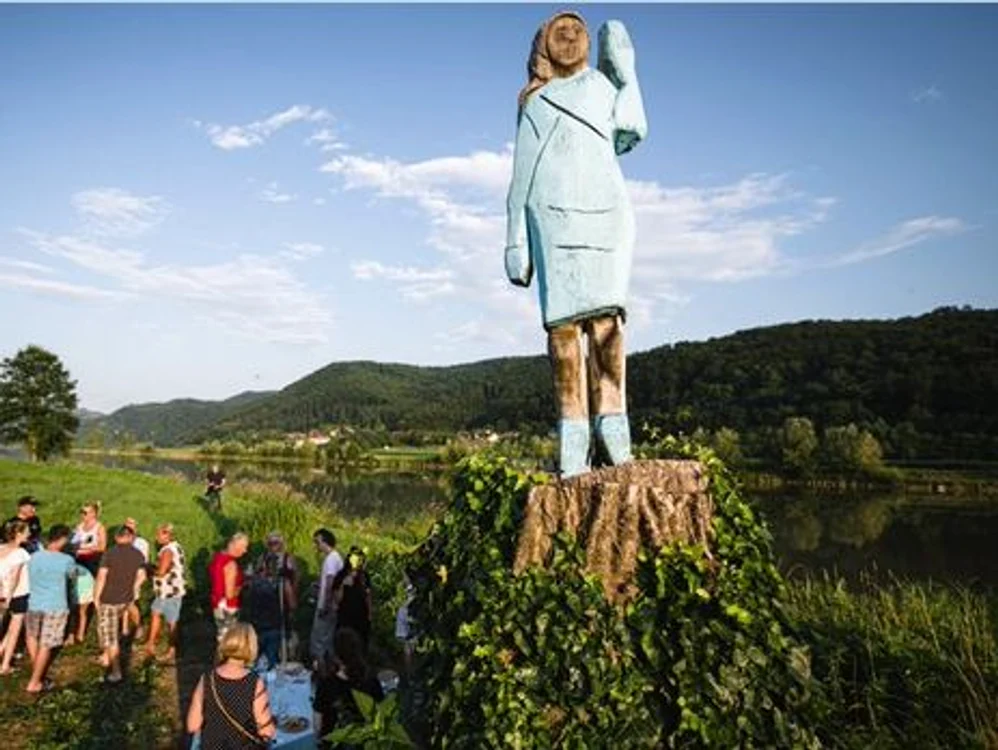 Localnicii susțin că statuia nu seamnănă deloc cu Melania Trump 
