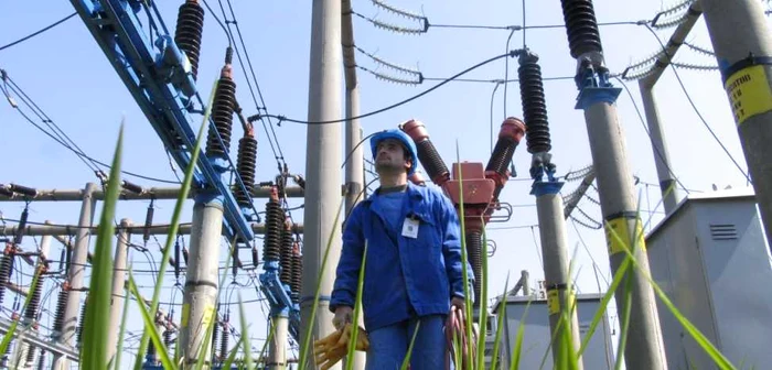 Factura la electricitate va creşte cu până la 3% începând cu luna septembrie. FOTO: Mediafax