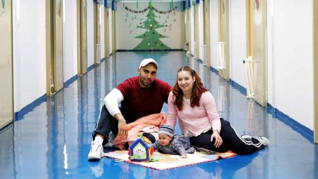 O închisoare permite deținuților să locuiască împreună cu familia