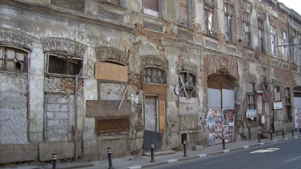 Hanul Solacolu, de la un local luxos, la o ruină de bordel ilegal FOTO jpeg