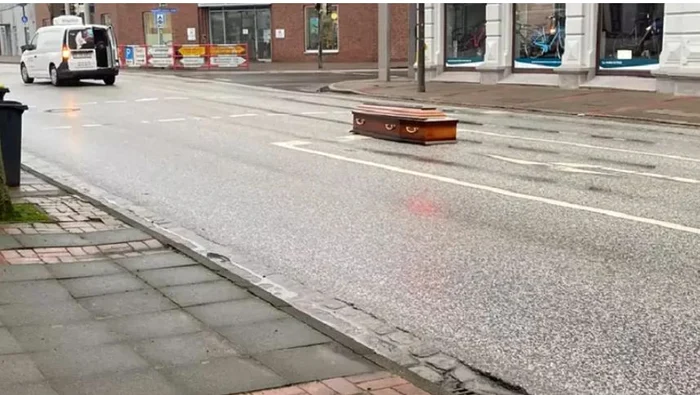 Sicriul unui român i-a traumatizat pe locuitorii unui orășel din Germania. FOTO Bild