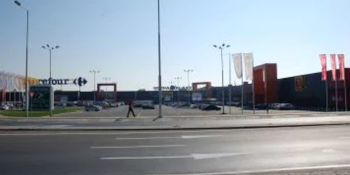 Magazinele de încălţăminte de la Mall au o ofertă bogată, foto Ciprian Dragomir
