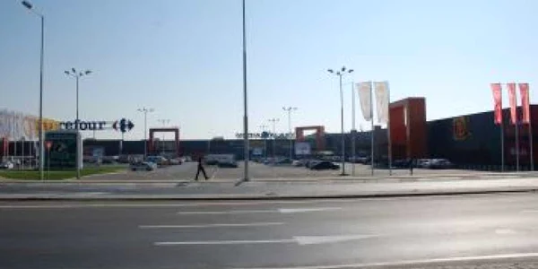 Magazinele de încălţăminte de la Mall au o ofertă bogată, foto Ciprian Dragomir
