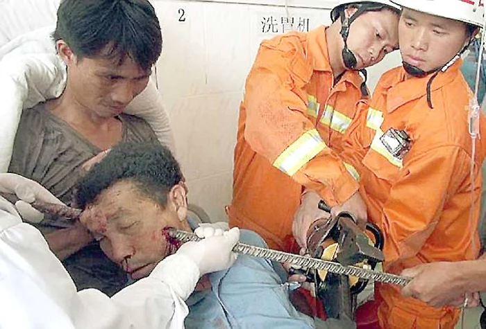 Pompierii au tăiat capetele barei