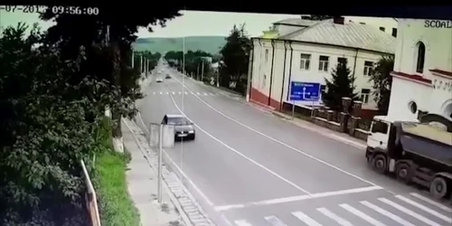 5b6d73b5df52022f7537392e jpg