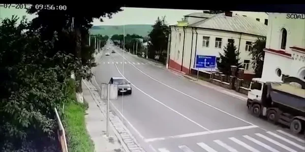 5b6d73b5df52022f7537392e jpg