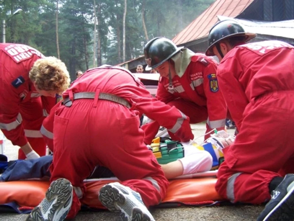 
    Alte două persoane rănite în accidentul produs vineri seară pe DN 7, în judeţul Sibiu, după ce două maşini s-au ciocnit frontal, au murit la spital  