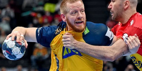 Jim Gottfridsson suedia Joan Canellas Reixach  spania finala ce handbal masculin budapesta 30 ianuarie 2022 foto epa efe