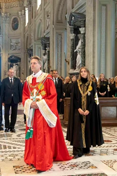 Prințul Emmanuele Filiberto di Savoia și fiica sa moștenitoare, Prințesa Vittoria di Savoi la Ceremonia Ordinului dinastic al Casei de Savoia. FOTO: pagina oficială