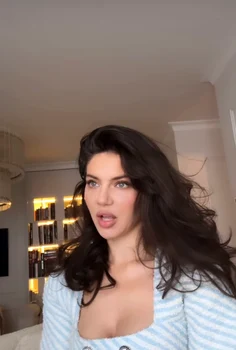 Cristina Ich era să rămână desfigurată de la o procedură estetică nereușită Sursa Instagram