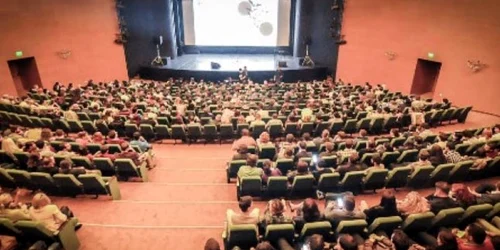 Proiecţiile peliculelor de lungmetraj vor avea loc la Teatrul Sică Alexandrescu