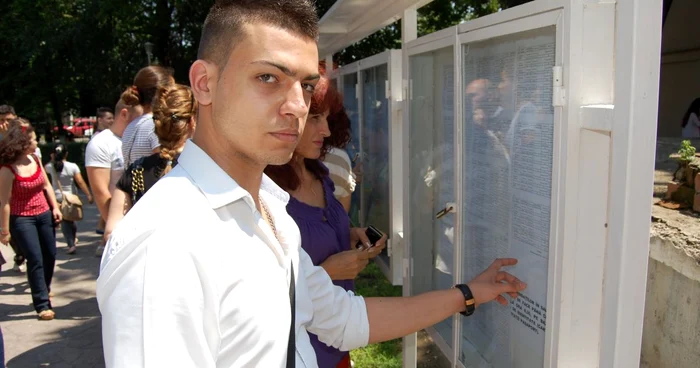 Cristian este convins că după contestaţii va primi o notă care să-i permită să meargă la studii la Londra