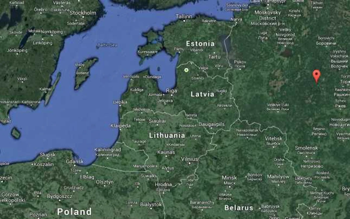 La vest de lacul Seliger, marcat cu roşu, pe harta de mai sus, dincolo de graniţa actuală a Rusiei, se află, ca din întâmplare, cele trei ţări baltice, ex-sovietice.