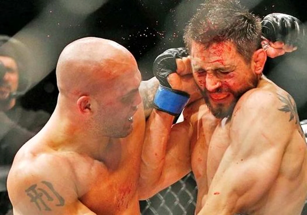 
    Condit a luptat cu sângele şiroindu-i pe faţă   
