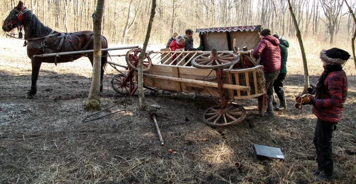 Concurenţii de la "Ferma Vedetelor" i-au răsturnat căruţa negustorului 