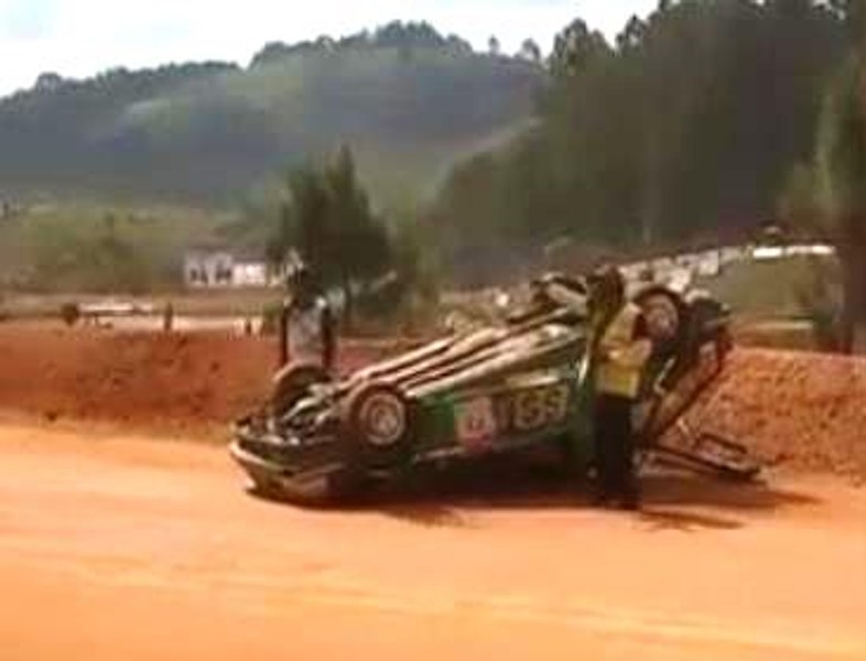 Cursă de mașini încheiată tragic. O fetiță de opt ani și alți șase oameni au murit după ce un autoturism a intrat în plin în ei VIDEO