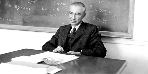 Fizicianul Julius Robert Oppenheimer fotografiat în 1956 FOTO Profimedia jpg