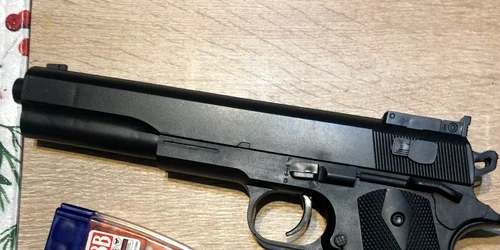 pistolul de jucarie sabin popovici foto fb sabin popovici jpg