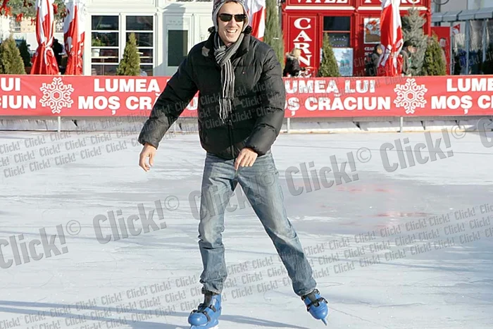 Parcul Alexandru  Ioan Cuza  Cristina şi Andreea  au fost primele care  s-au dat pe noul patinoar(Fotografii: Roberto Sălceanu, Florin Şuler, Dorin Constanda)