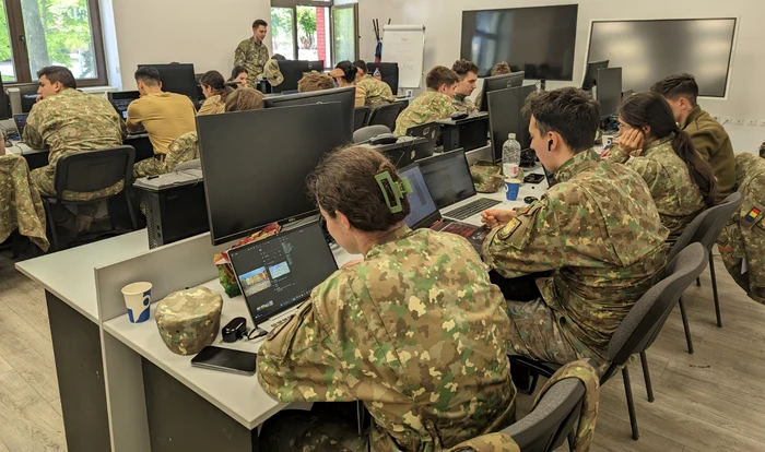 Studenți ai Academiei Tehnice Militare „Ferdinand I” FOTO Facebook/Academia Tehnică Militară