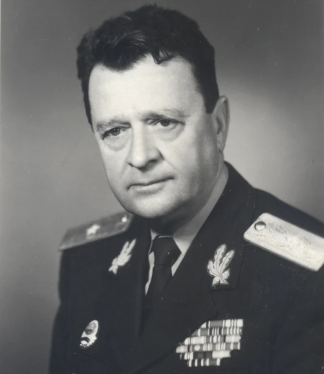 Generalul Aurel Niculescu, șeful aviației militare din C.A.A.T.