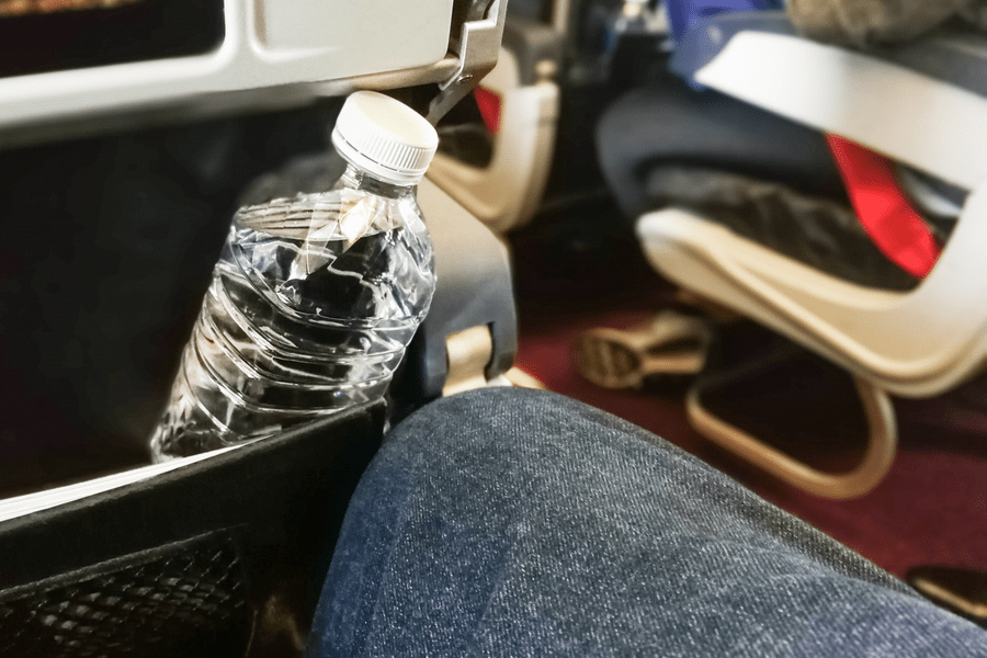 Sticlele de apă, permise din nou în avioane. Tehnologia care va revoluționa călătoriile