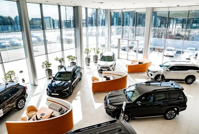 Dealer auto - masini de lux FOTO Shutterstock 