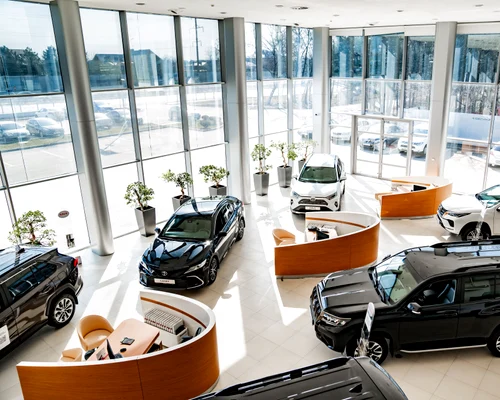 Dealer auto - masini de lux FOTO Shutterstock 