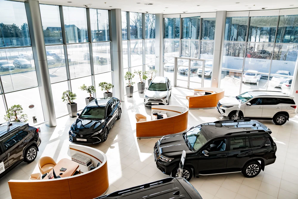 DNA a reținut 5 persoane în dosarul de evaziune cu mașini de lux SH vândute fără TVA. Prejudiciu de peste 19 milioane de euro