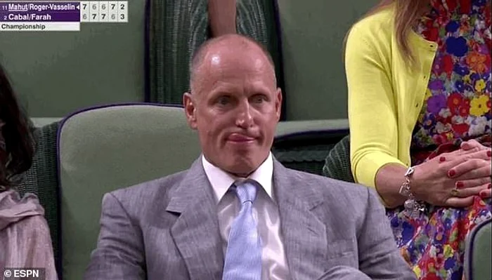 
    Gestul lui Woody Harrelson, de a se linge pe buze cu o mişcare exagerată a limbii, a atras atenţia camerelor de luat vederifoto: ESPN  