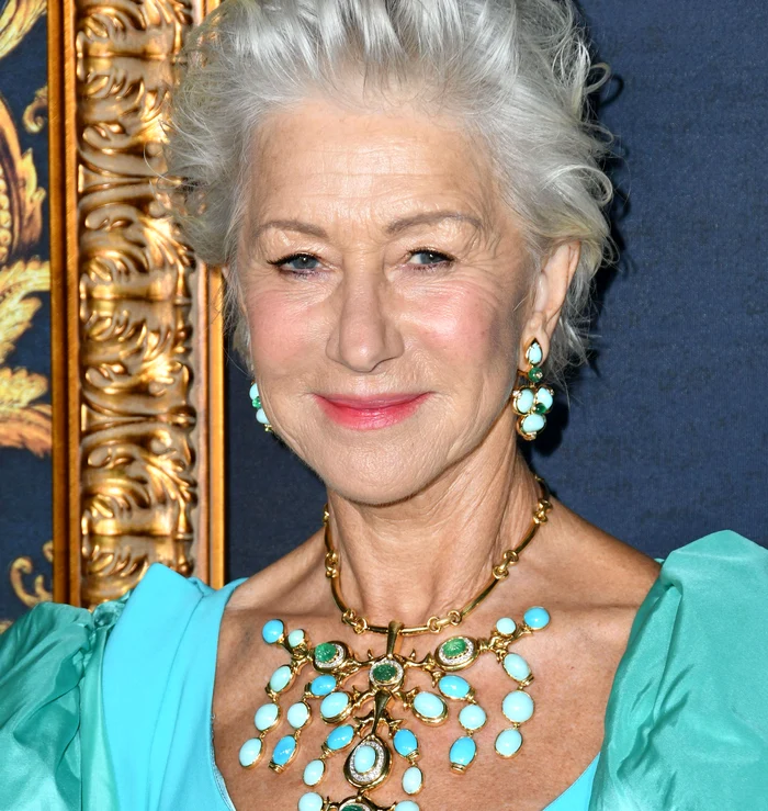 Helen Mirren are tot timpul la ea o pereche de pantofi cu toc care îi poată noroc