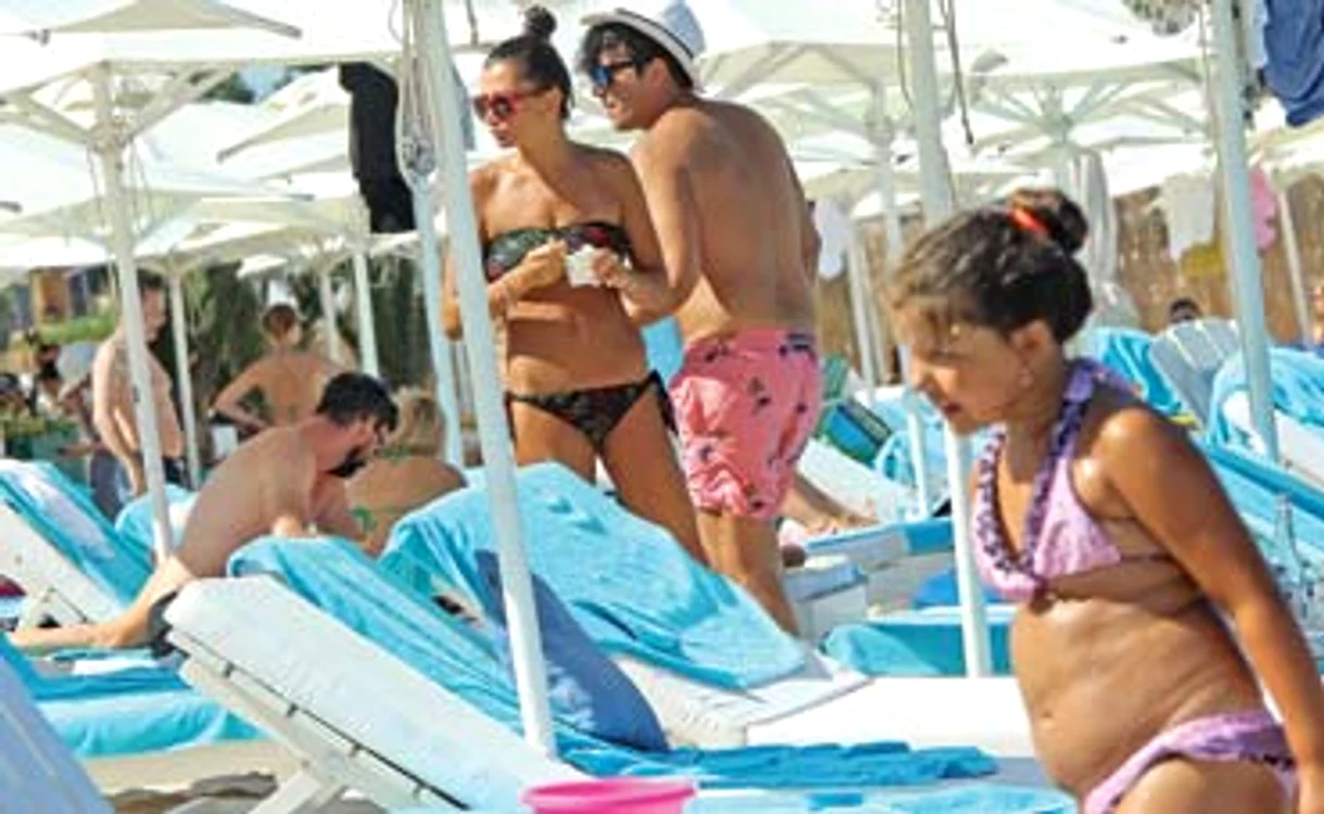 
    Elena şi Bogdan s-au  căsătorit la 1 septembrie  2012 şi au împreună doi copii  
